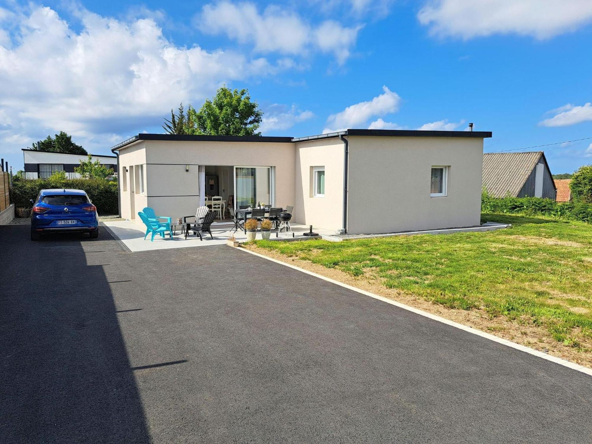 Single Storey Holiday Home In Cleder Exterior photo